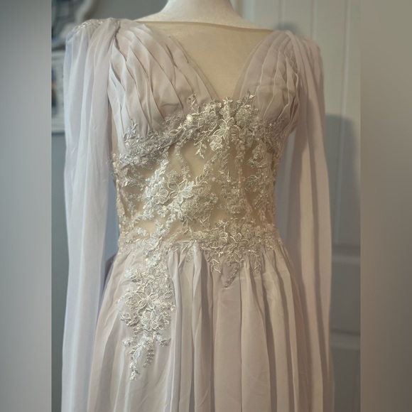 Elegant White Wedding Dress size 8 - Picture 2 of 12